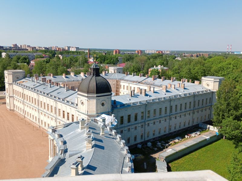 В Гатчину на комфортабельном автомобиле - индивидуальная экскурсия в Санкт-Петербурге на машине гида длительностью 5 часов с количеством участников до 4 человек со скидкой 20% цена экскурсии 14400₽