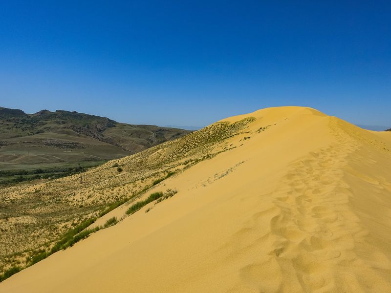Бархан Сарыкум