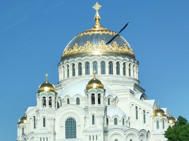 В Кронштадт на комфортабельном автомобиле - индивидуальная экскурсия в Санкт-Петербурге на машине гида длительностью 5 часов с количеством участников до 4 человек со скидкой 15% цена экскурсии 14875₽