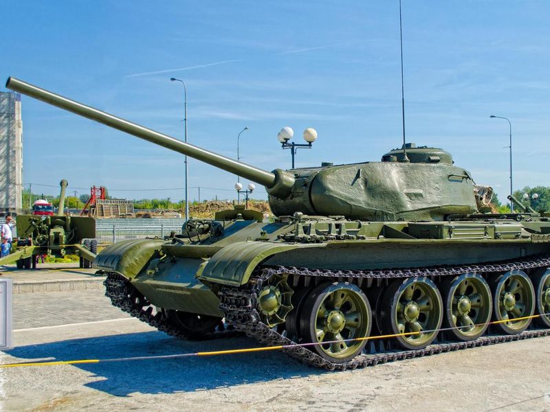 Катание на танке Т-34 (44) - индивидуальная экскурсия в Санкт-Петербурге на машине гида длительностью 45 минут с количеством участников до 6 человек цена экскурсии 50000₽