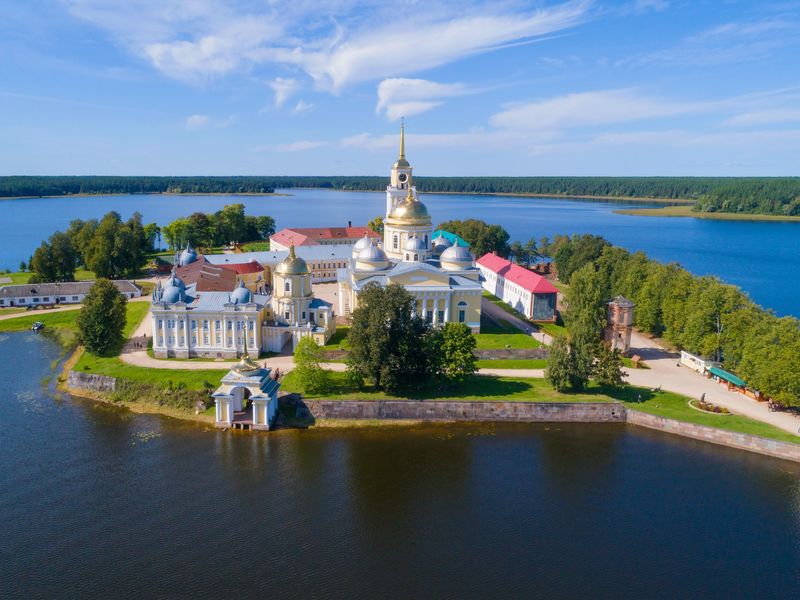 Экскурсия из Твери в Нило-Столобенскую пустынь + Осташков - индивидуальная экскурсия В Tверь на машине гостей длительностью 10 часов с количеством участников до 6 человек цена экскурсии 19200₽