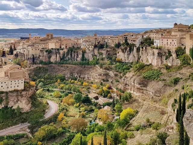 Обзорная экскурсия "Висячие дома" Куэнки и "Зачарованный город" — фото 3