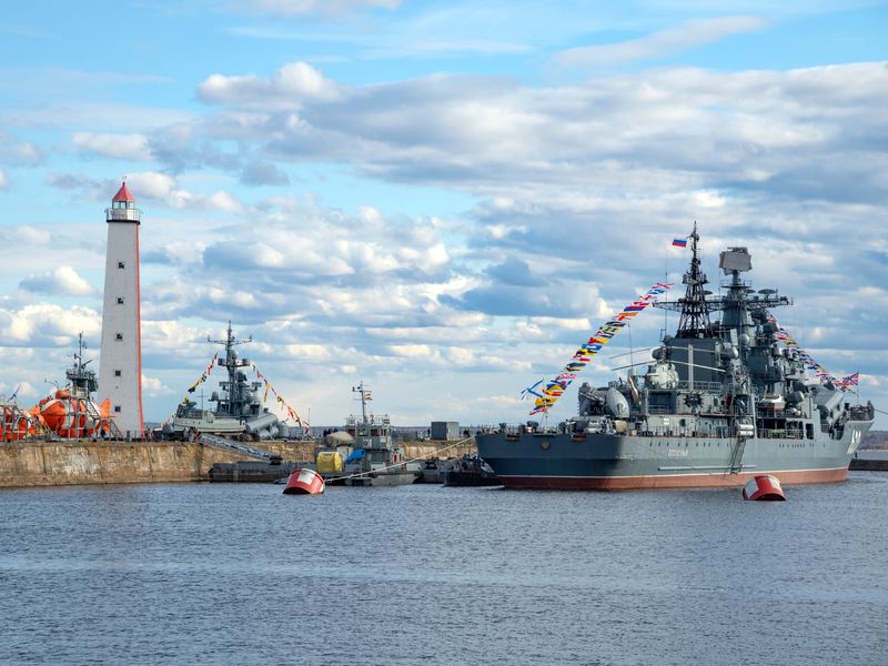 Кронштадт глазами местного жителя - индивидуальная экскурсия в Кронштадте на машине гида длительностью 4 часа с количеством участников до 4 человек цена экскурсии 26700₽