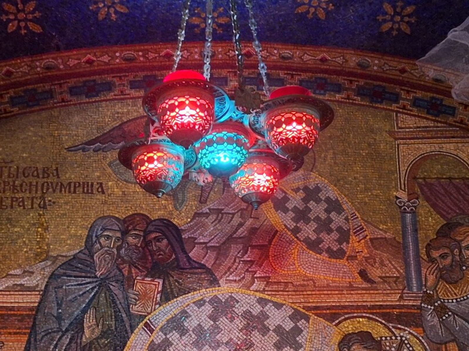 В храме