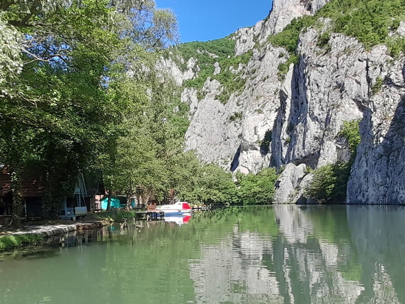 В ущелье