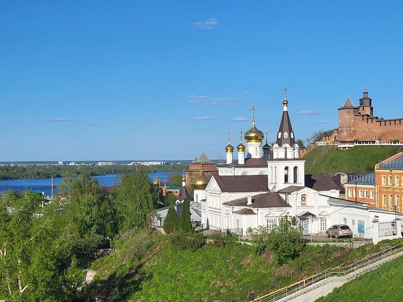 Ильинская церковь и вид на Кремль