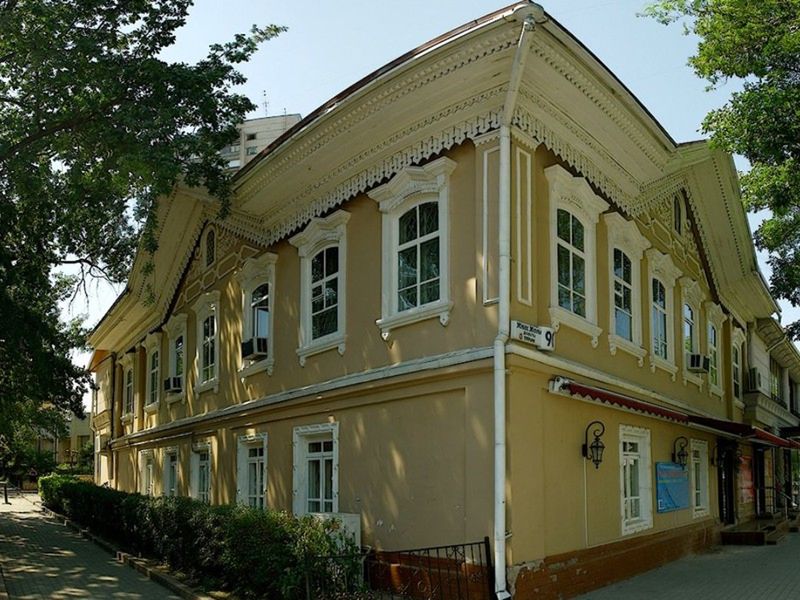 Проспект Жибек Жолы — «Шелковый путь» Алма-Аты - индивидуальная экскурсия в Алматы пешком длительностью 2 часа с количеством участников до 7 человек цена экскурсии 10000₽