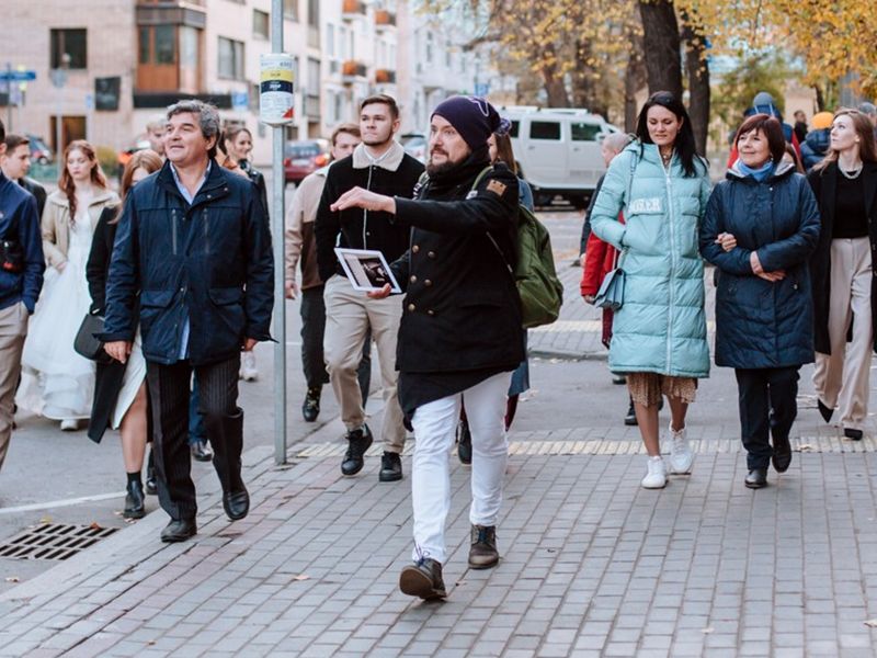 Stand up-прогулка «Москва с еврейским акцентом» - индивидуальная экскурсия в Москве пешком длительностью 2 часа с количеством участников до 10 человек цена экскурсии 6000₽