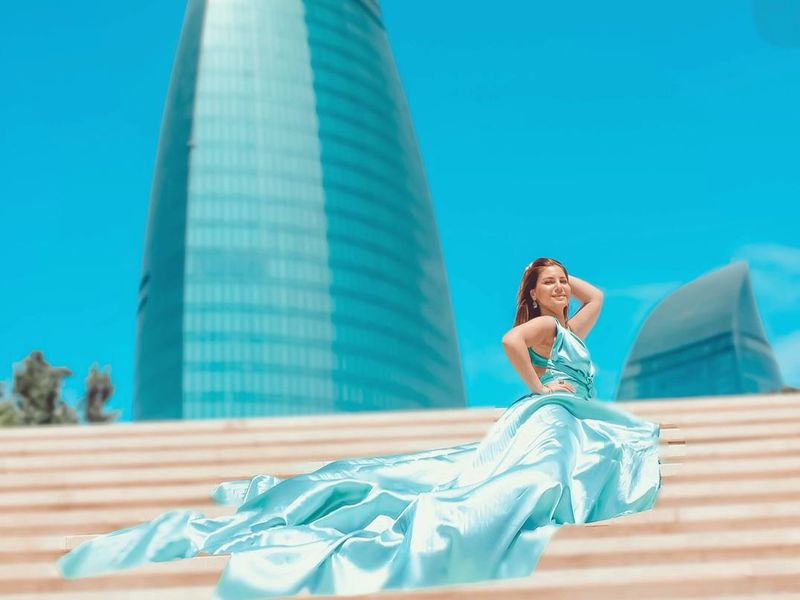Фотосессия в Баку Flying dress - индивидуальная экскурсия в Баку длительностью 1 час с количеством участников до 1 человек цена экскурсии 170€
