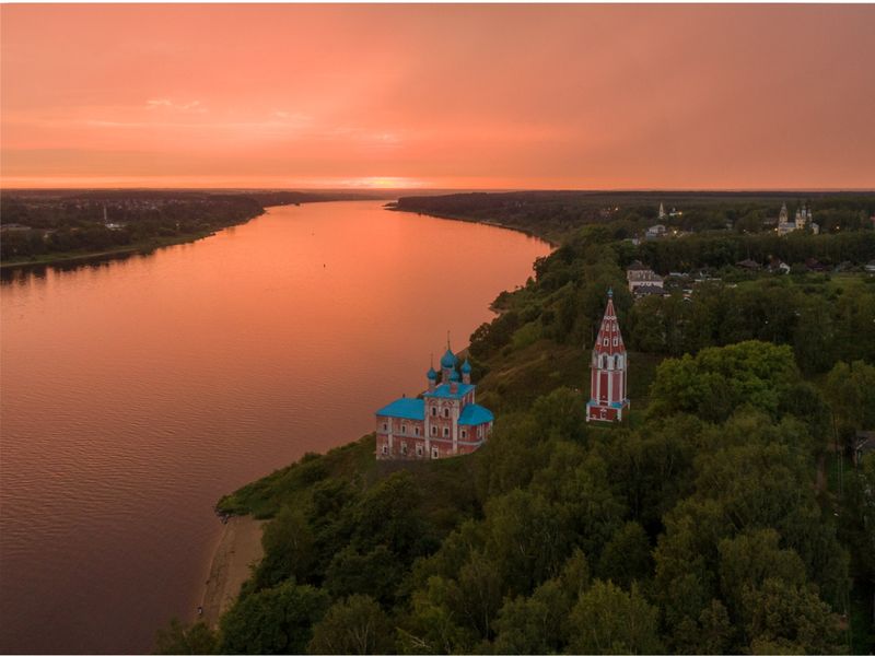 Ярославль и окрестности: прогулка на вертолёте - индивидуальная экскурсия в Ярославле длительностью 1 час с количеством участников до 3 человек цена экскурсии 130000₽