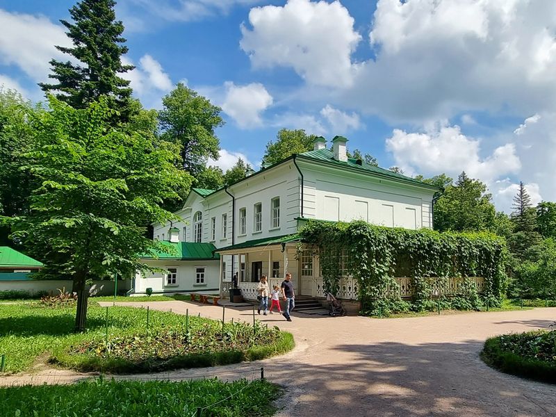Индивидуальная экскурсия по местам Л.Н. Толстого в Туле - индивидуальная экскурсия в Туле на машине гостей длительностью 6 часов с количеством участников до 5 человек цена экскурсии 13000₽