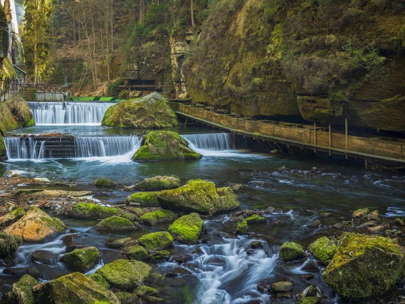 Обзорная групповая экскурсия из Праги в Чешскую Швейцарию - групповая экскурсия в Праге на автобусе длительностью 11 часов с количеством участников до 10 человек цена экскурсии 75€