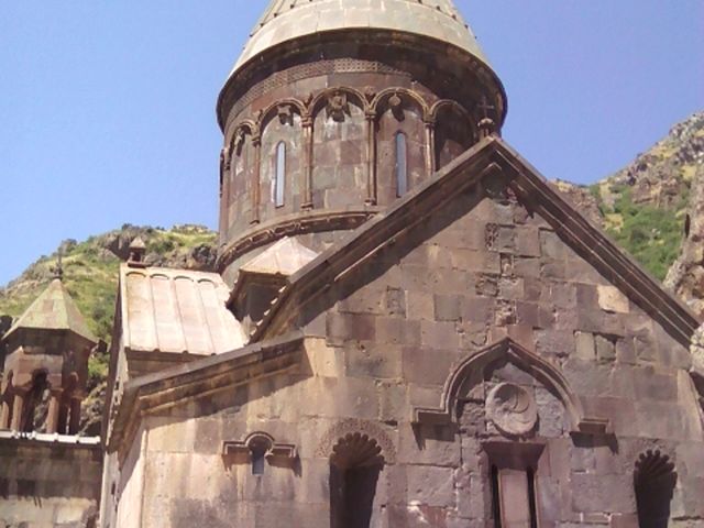 Индивидуальная экскурсия из Еревана в храм Митры и Гегардаванк — фото 3