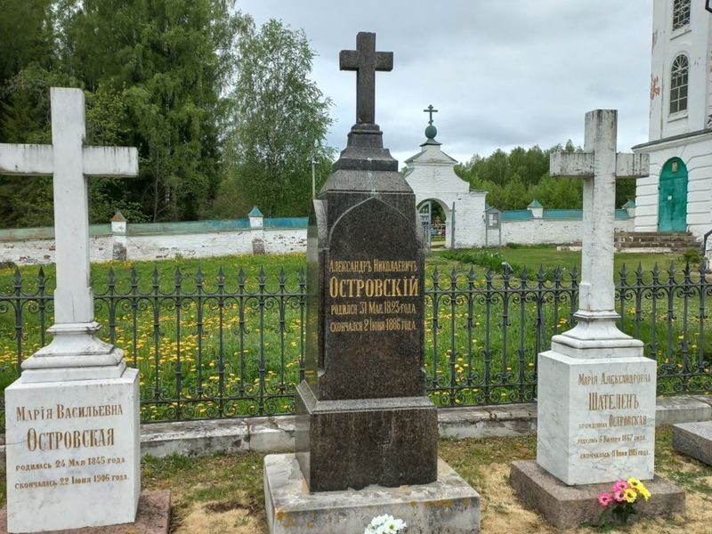 Семейное кладбище Островских