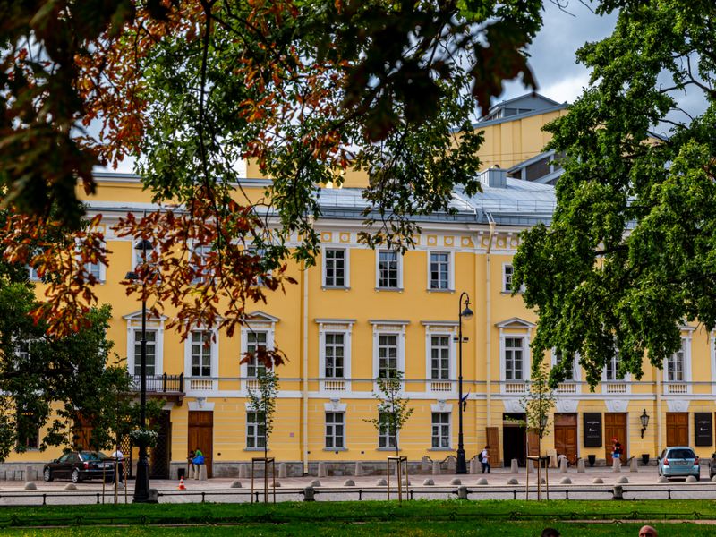 Культурная жизнь столицы империи - групповая экскурсия в Санкт-Петербурге пешком длительностью 1.5 часа с количеством участников до 6 человек цена экскурсии 2150₽
