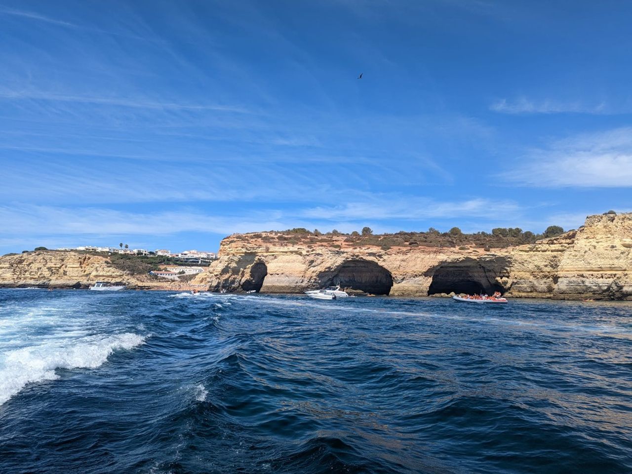 Прогулка на яхте в Шарм-эль-Шейхе «Сокровища Красного моря» - индивидуальная экскурсия в Шарм-эль-Шейхе длительностью 8 часов с количеством участников до 10 человек со скидкой 20% цена экскурсии 560$