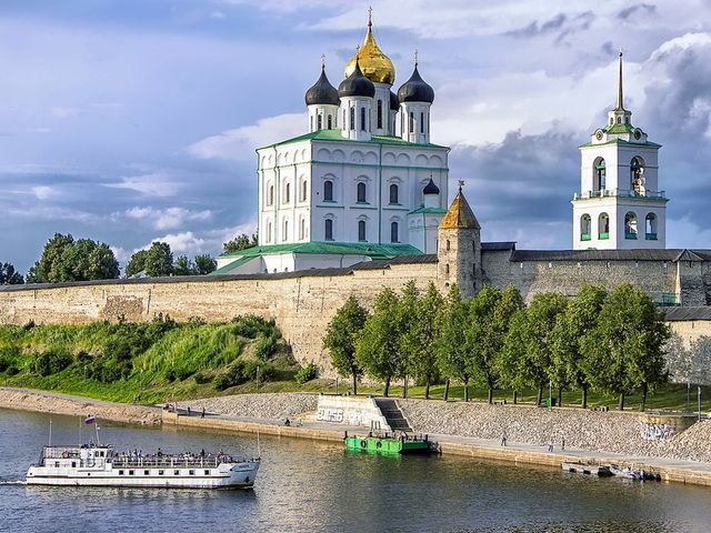 Обзорная экскурсия "Псков — Изборск — Псково-Печерский монастырь" — фото 2