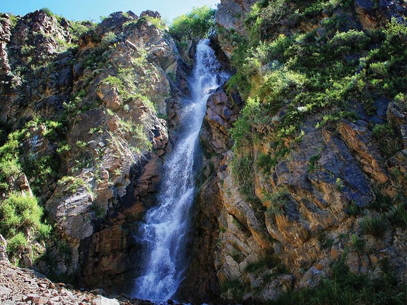 Озеро Иссык + Медвежий водопад = море впечатлений! - индивидуальная экскурсия в Алматы на машине гида длительностью 8 часов с количеством участников до 7 человек цена экскурсии 23300₽