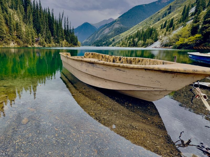 Фотопрогулка по каньону Чарын и озеру Кольсай - групповая экскурсия в Алматы на машине гида длительностью 12 часов с количеством участников до 7 человек цена экскурсии 7000₽