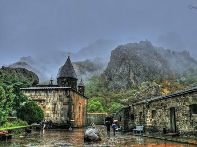Экскурсия из Еревана в храм Гарни и скальный монастырь Гегард — фото 3