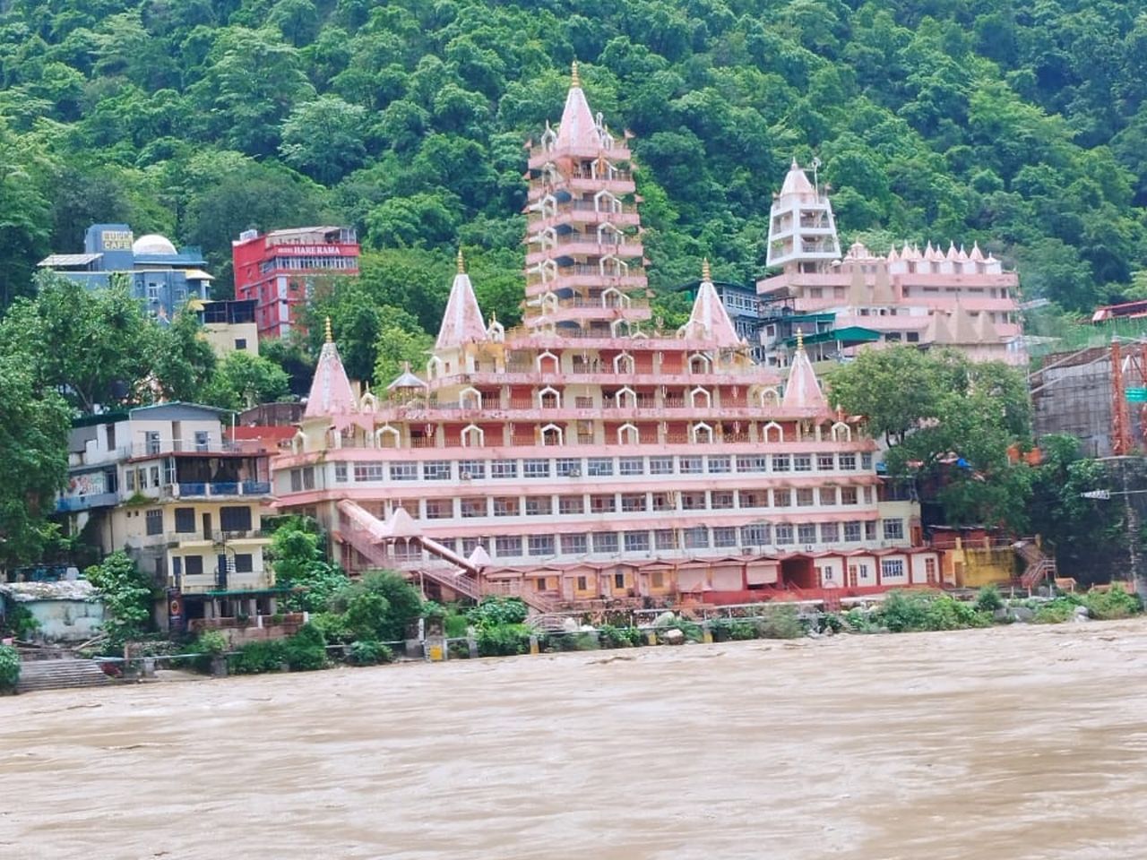 Обзорный тур из Дели в Ришикеш и Харидвар на 2 дня - индивидуальная экскурсия в Дели на машине гида длительностью 8 часов с количеством участников до 2 человек цена экскурсии 365$