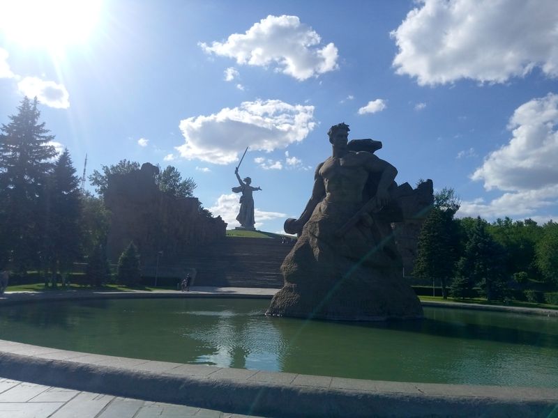 Обзорная экскурсия в Волгограде «Мамаев курган: образы и символы» - индивидуальная экскурсия в Волгограде пешком длительностью 1.5 часа с количеством участников до 10 человек цена экскурсии 5400₽