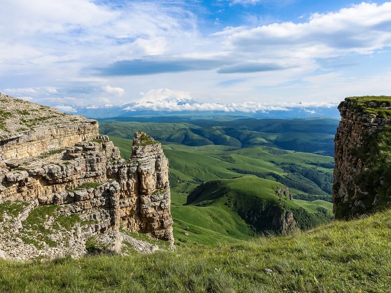 Джип-тур из Кисловодска на плато Бермамыт - индивидуальная экскурсия в Кисловодске на машине гида длительностью 8 часов с количеством участников до 4 человек цена экскурсии 15000₽