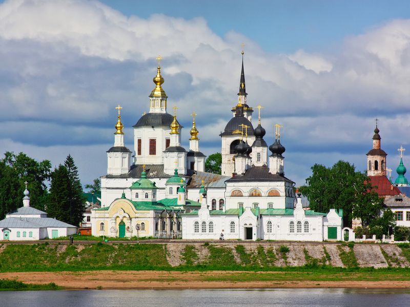 Новогодние чудеса: прогулка + Дом моды Деда Мороза - индивидуальная экскурсия в Великом Устюге пешком длительностью 2.5 часа с количеством участников до 5 человек цена экскурсии 5500₽