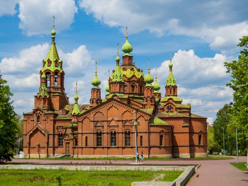 По Челябинску на авто - индивидуальная экскурсия в Челябинске на машине гостей длительностью 3 часа с количеством участников до 10 человек цена экскурсии 6700₽
