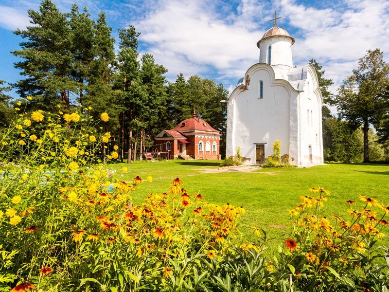 Расширенное знакомство с городом + Юрьев монастырь - индивидуальная экскурсия в Великом Новгороде на машине гостей длительностью 4 часа с количеством участников до 5 человек цена экскурсии 11000₽