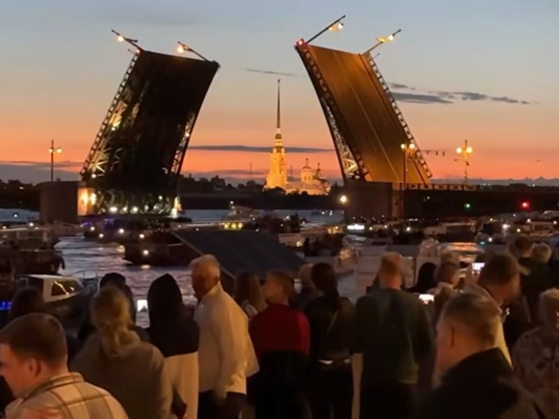 Разводные мосты — символ Санкт-Петербурга - индивидуальная экскурсия в Санкт-Петербурге на машине гида длительностью 2 часа с количеством участников до 6 человек цена экскурсии 16000₽