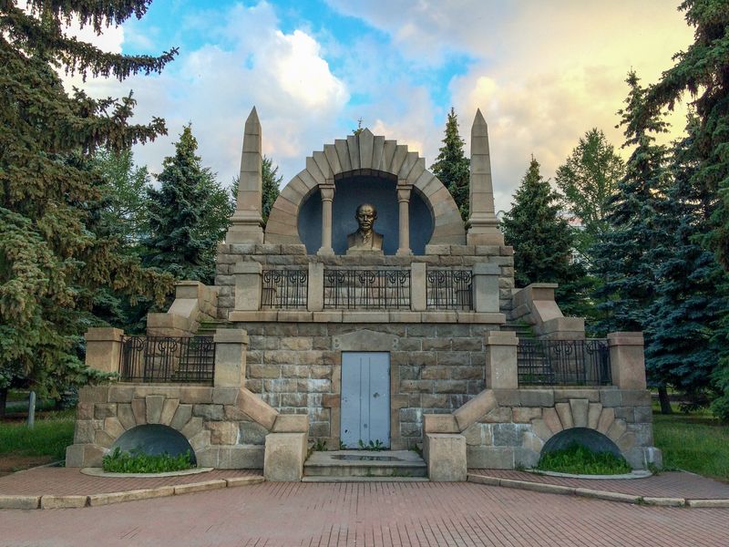 Суровый и обаятельный уралец: исследуем Челябинск! - индивидуальная экскурсия в Челябинске пешком длительностью 2 часа с количеством участников до 10 человек цена экскурсии 6000₽
