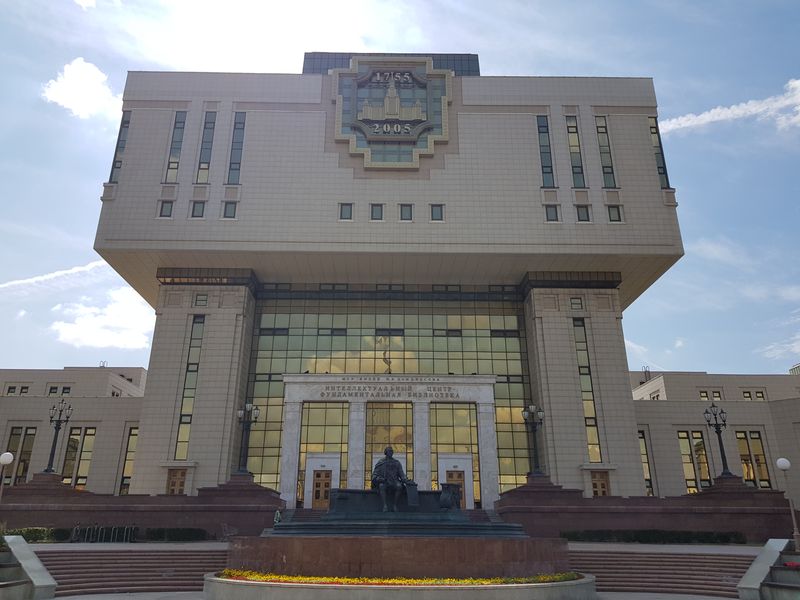 Здание фундаментальной библиотеки