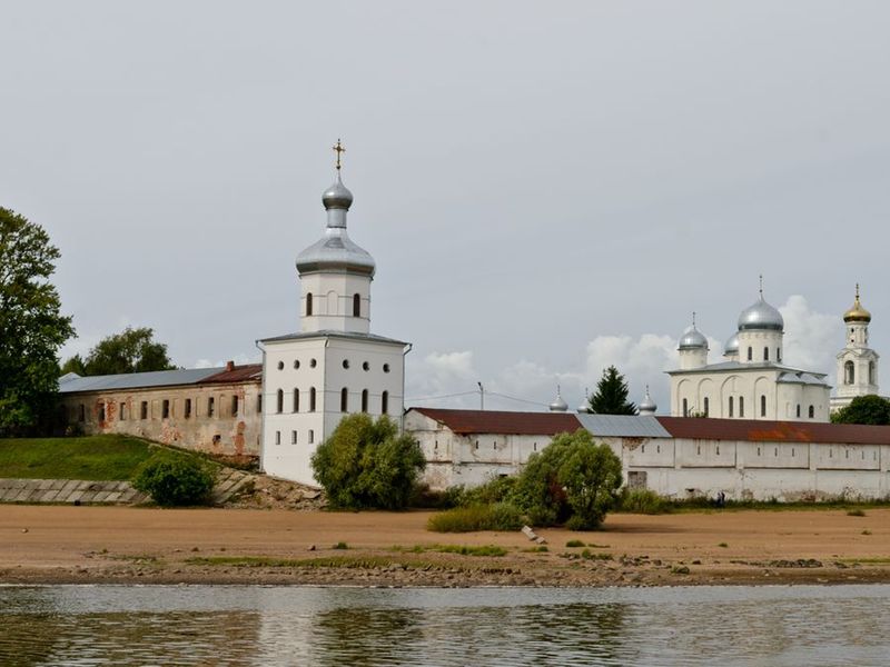 Обители Великого Новгорода - индивидуальная экскурсия в Великом Новгороде на машине гостей длительностью 4 часа с количеством участников до 5 человек цена экскурсии 8000₽