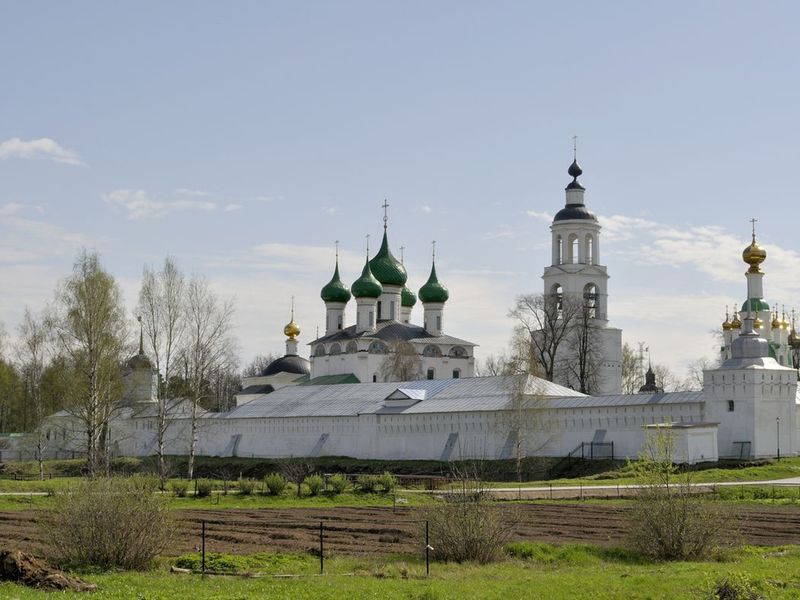 Индивидуальная обзорная экскурсия: Ростов Великий и Ярославль - индивидуальная экскурсия в Ростове Великом пешком длительностью 4 часа с количеством участников до 10 человек цена экскурсии 9300₽