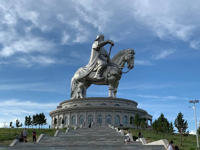 Экскурсия из Улан-Батора: статуя Чингисхана и парк Горхи-Тэрэлж — фото 2