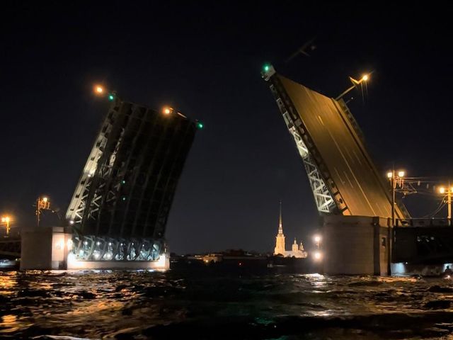 Специальный рейс к разводным мостам на теплоходе — фото 2
