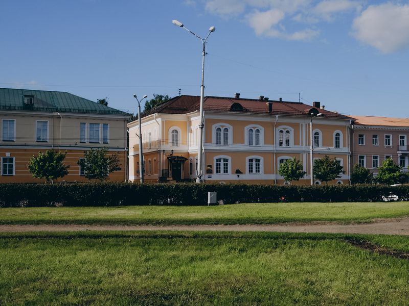 Квест с чат-ботом по Петровской слободе - индивидуальная экскурсия в Петрозаводске пешком длительностью 1 час с количеством участников до 6 человек со скидкой 25% цена экскурсии 1342.5₽