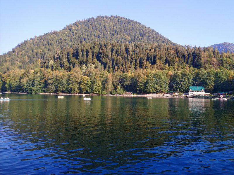Озеро Рица