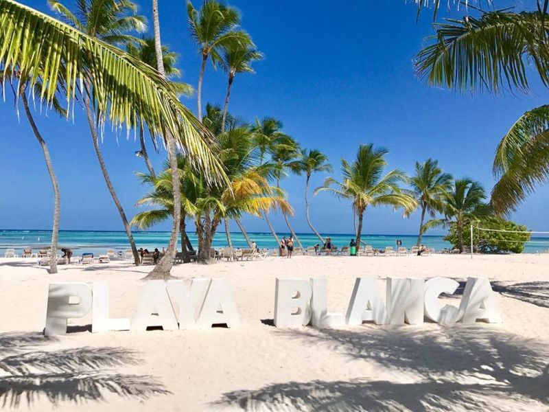 Экскурсия «Голубые лагуны и пляж Playa Blanca» в Пунта-Кане - индивидуальная экскурсия в Пунта-Кане на машине гида длительностью 8 часов с количеством участников до 4 человек со скидкой 20% цена экскурсии 240€