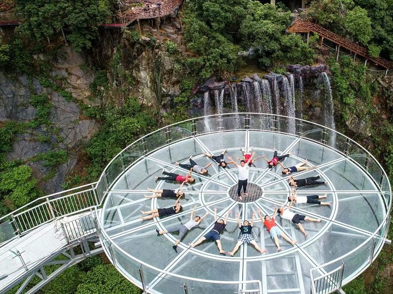 Индивидуальная обзорная экскурсия из Гуанчжоу на стеклянный мост - индивидуальная экскурсия в Гуанчжоу на машине гида длительностью 7 часов с количеством участников до 5 человек цена экскурсии 507$