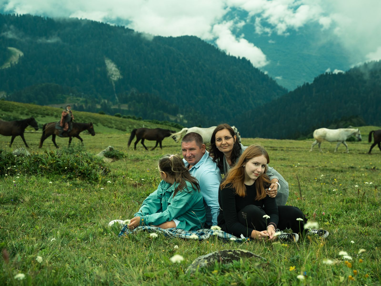 Семейные экскурсии и фотосессии в горах 