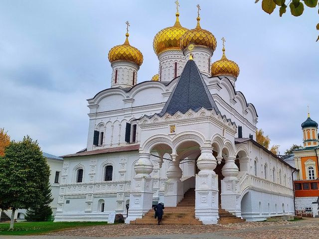 Обзорная экскурсия в Костроме: калейдоскоп историй и эмоций — фото 2
