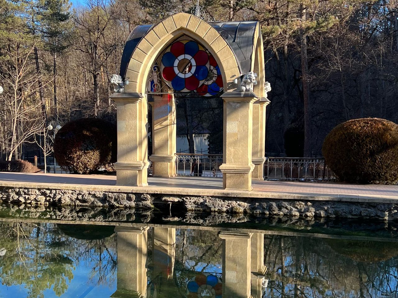 Обзорная экскурсия из Пятигорска в Курортный парк Кисловодска - индивидуальная экскурсия в Пятигорске на машине гостей длительностью 4 часа с количеством участников до 4 человек со скидкой 10% цена экскурсии 6525₽