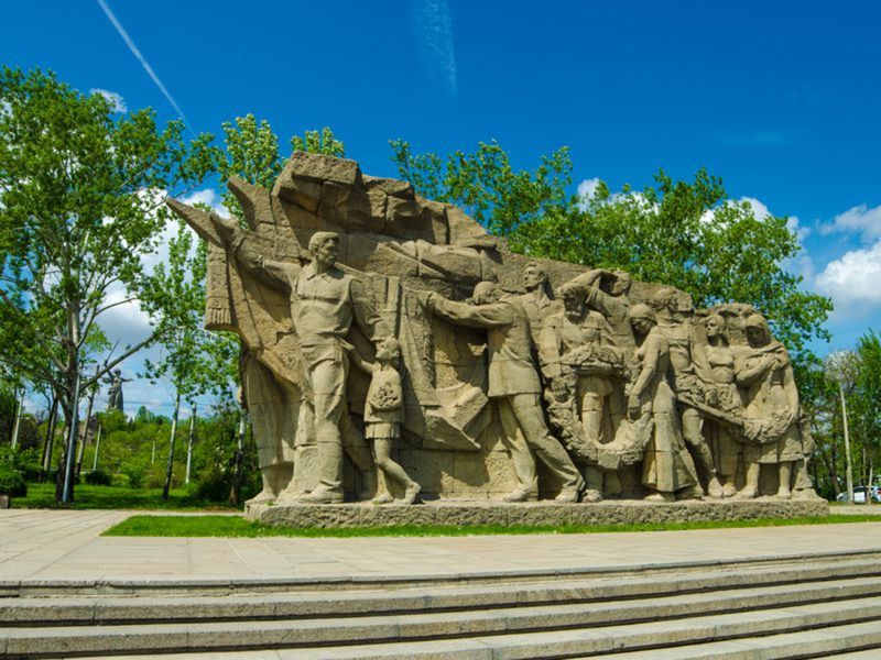 Барельеф