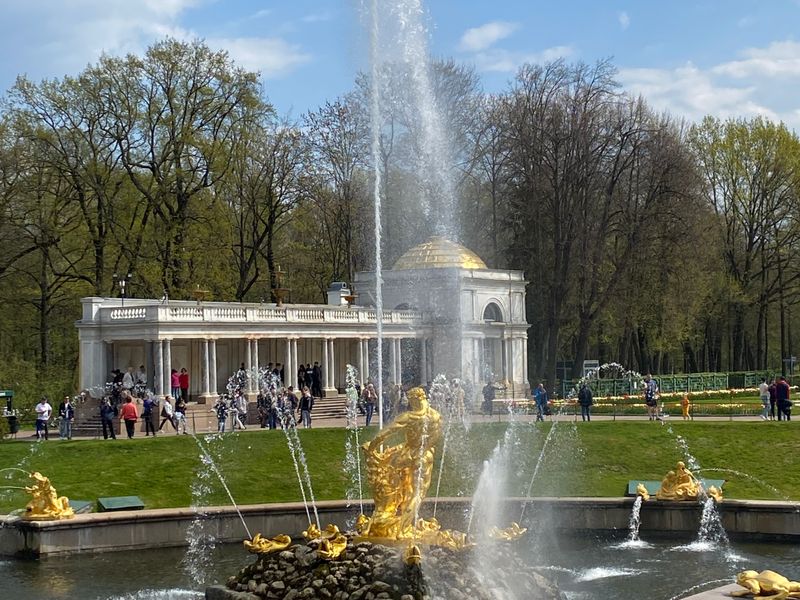 Групповая обзорная экскурсия в Петергоф — приморский Петров двор - групповая экскурсия в Санкт-Петербурге на машине гида длительностью 6 часов с количеством участников до 16 человек со скидкой 5% цена экскурсии 6175₽