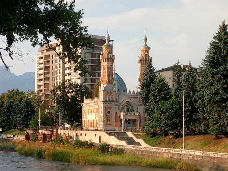Индивидуальная экскурсия во Владикавказе: нескучное знакомство - индивидуальная экскурсия во Владикавказе пешком длительностью 2.5 часа с количеством участников до 10 человек цена экскурсии 6000₽