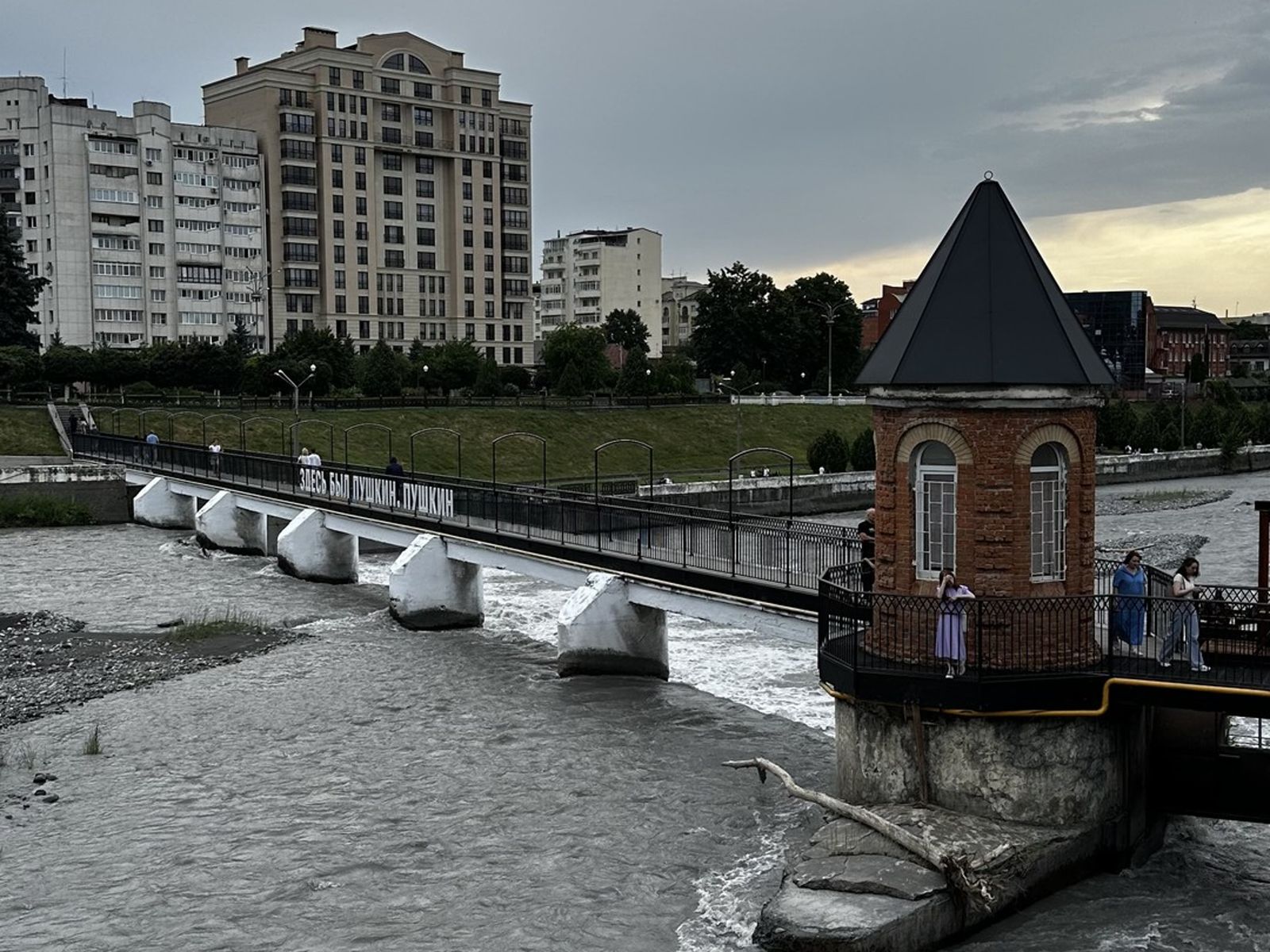 Вид на пешеходный мост