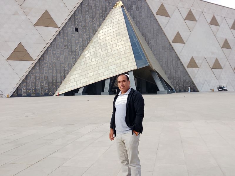 Grand Egypt Museum на плато Гиза и пирамиды - индивидуальная экскурсия в Хургаде на машине гида длительностью более 12 часов с количеством участников до 8 человек цена экскурсии 450$