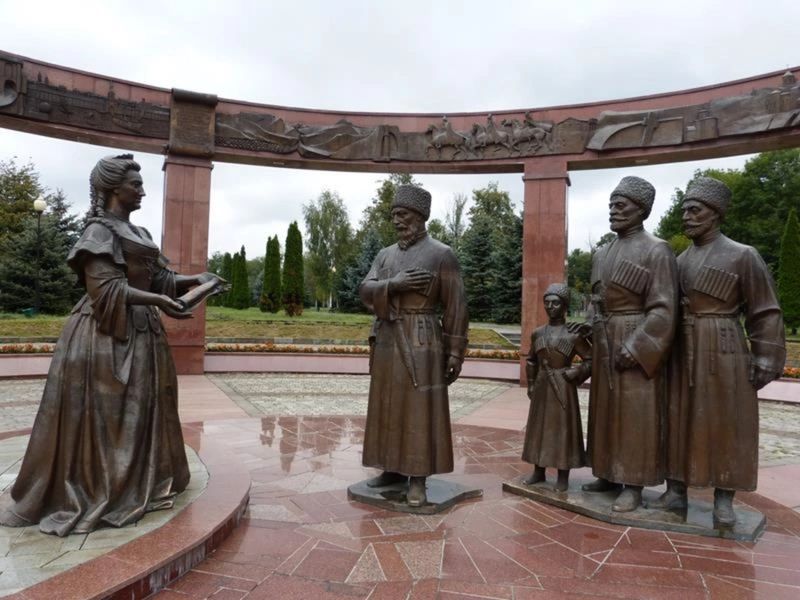 Обзорная экскурсия во Владикавказе: в сердце Осетии - групповая экскурсия во Владикавказе длительностью 3 часа с количеством участников до 6 человек цена экскурсии 2050₽